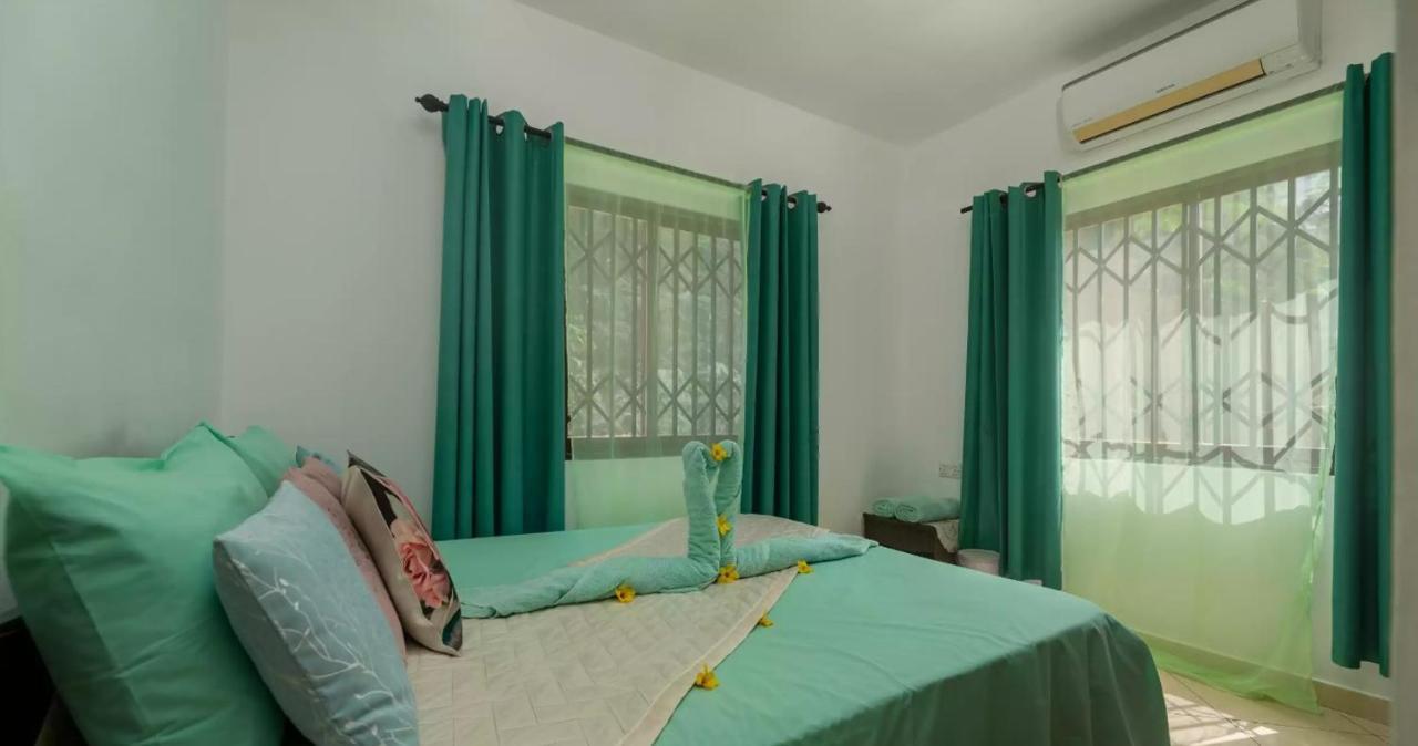 Chez Benoit Self Catering Apartment Victoria Bagian luar foto