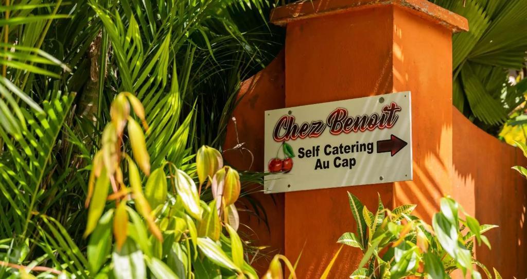 Chez Benoit Self Catering Apartment Victoria Bagian luar foto