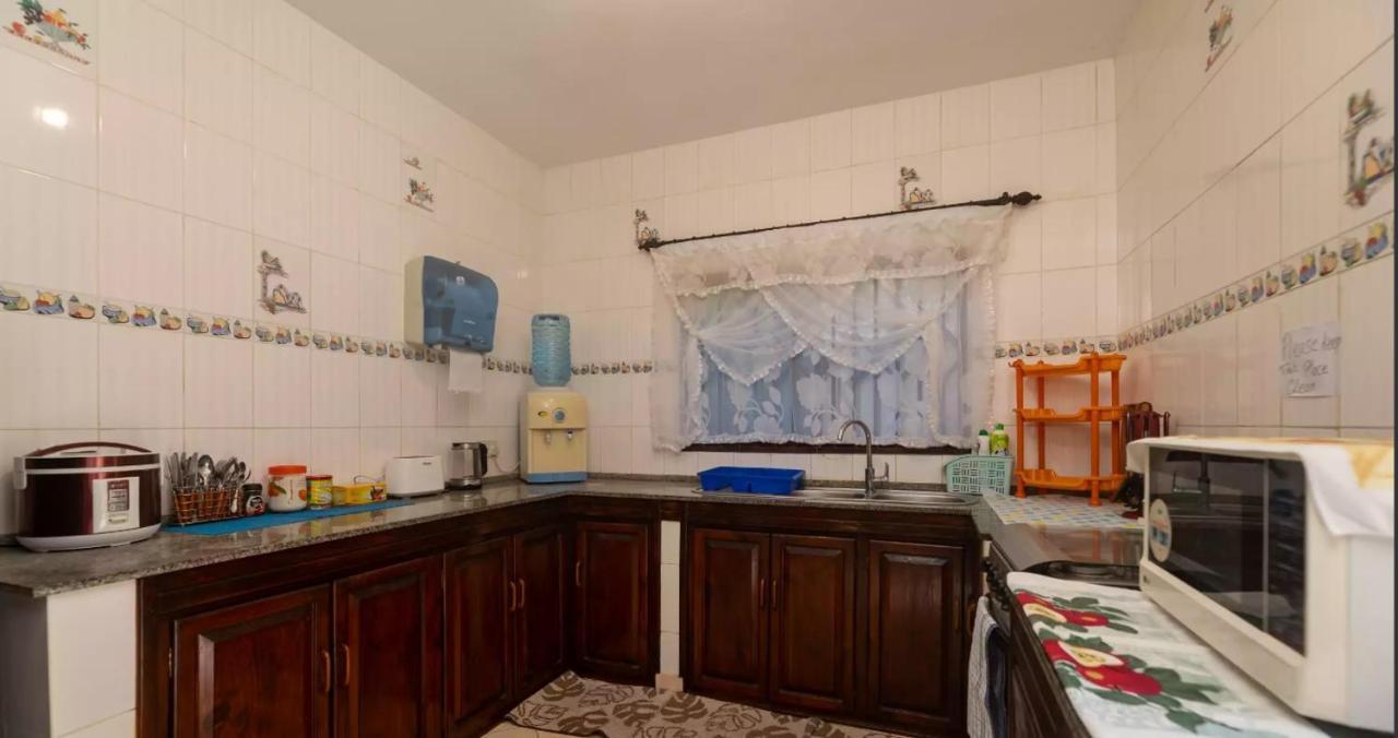 Chez Benoit Self Catering Apartment Victoria Bagian luar foto