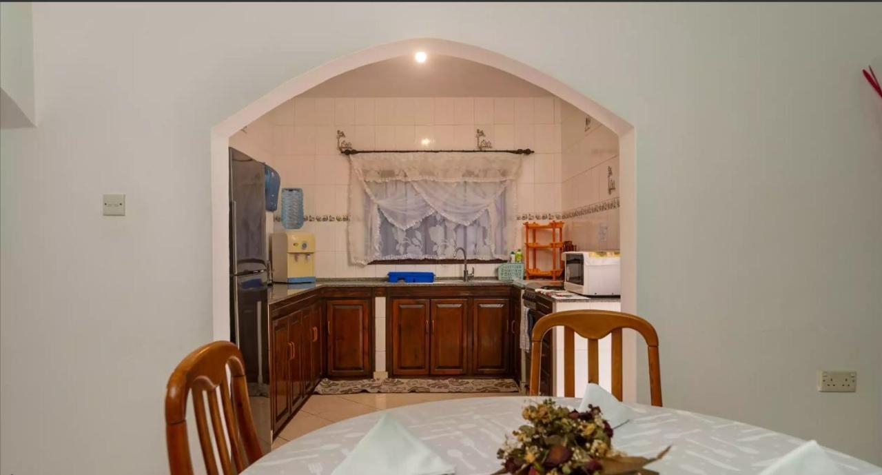 Chez Benoit Self Catering Apartment Victoria Bagian luar foto