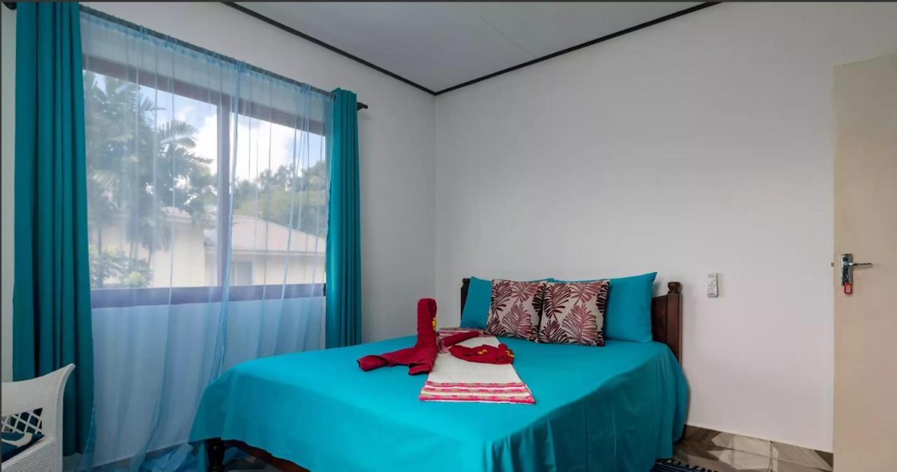 Chez Benoit Self Catering Apartment Victoria Bagian luar foto