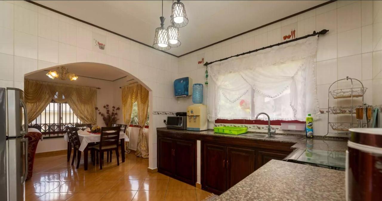 Chez Benoit Self Catering Apartment Victoria Bagian luar foto