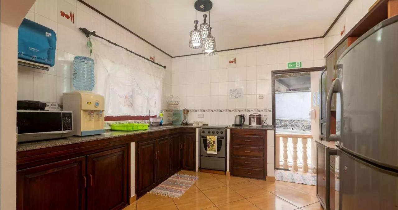 Chez Benoit Self Catering Apartment Victoria Bagian luar foto